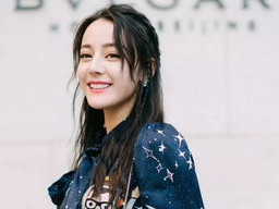 “迪丽热巴邓妍热度飙升，百万粉丝见证双星闪耀时刻”